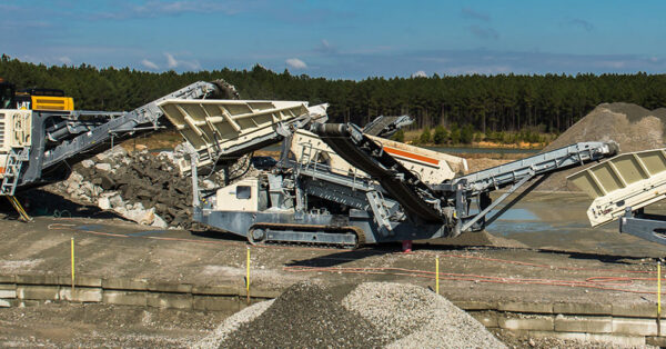 Metso Lokotrack® ST2.3™ Mobile Screen
